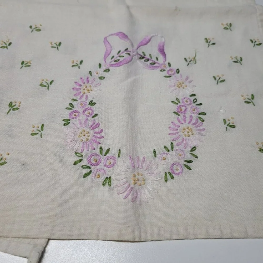Embroidered Table Runner Small Vintage Linen‎ Handmade Wreath Flowers